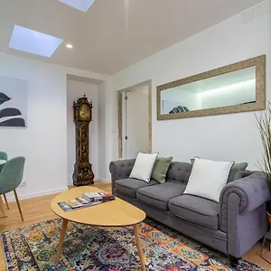 Apartamento Bairro Alto Bronze Of Art