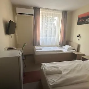 free-parking-free-breakfast-only-15-minutes-to-city-center.inbudapesthotels.com/